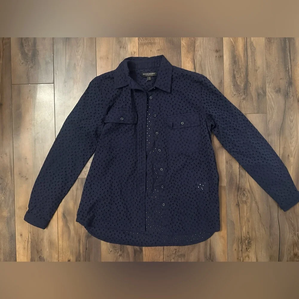 Banana Republic Eyelet Lace Dillon Shirt Navy XS | 100% Cotton Button Front - Picture 2 of 9